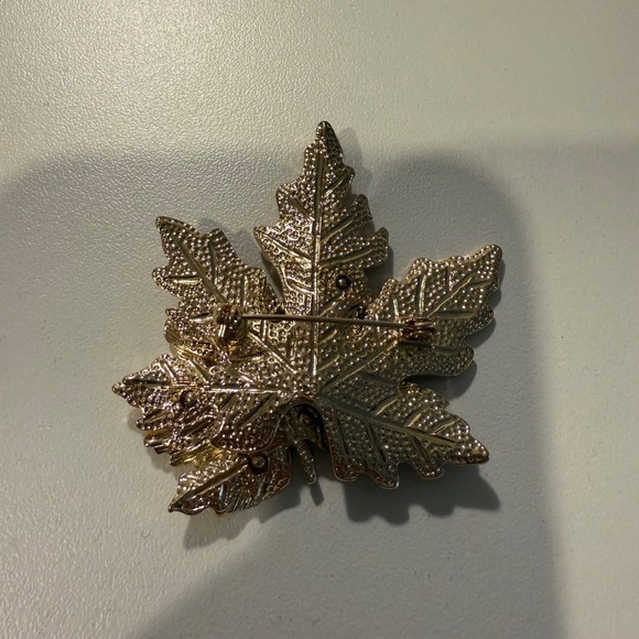 Vintage Autumn Maple Leaf Brooch Pin Gold Tone Fall Harvest Thanksgiving Jewelry - Picture 2 of 3